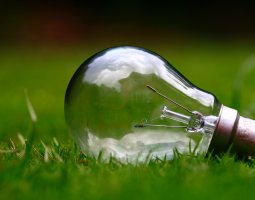 Intelinegtne żarówki LED sterowane smartfonem