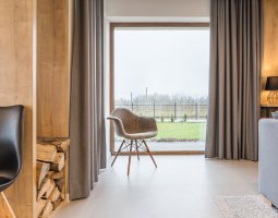 Mieszkanie w stylu minimalistycznym – czym przysłonić okna