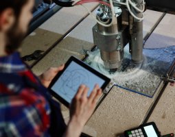 Nowoczesne tokarki CNC - poznaj ich możliwości